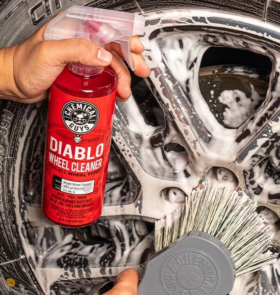 Foamy fun for your ride! The Ultimate Car Cleaning Kit – Foam Gun, Bucket, Chemicals. Victory lap for your car wash! 🚗💦✨