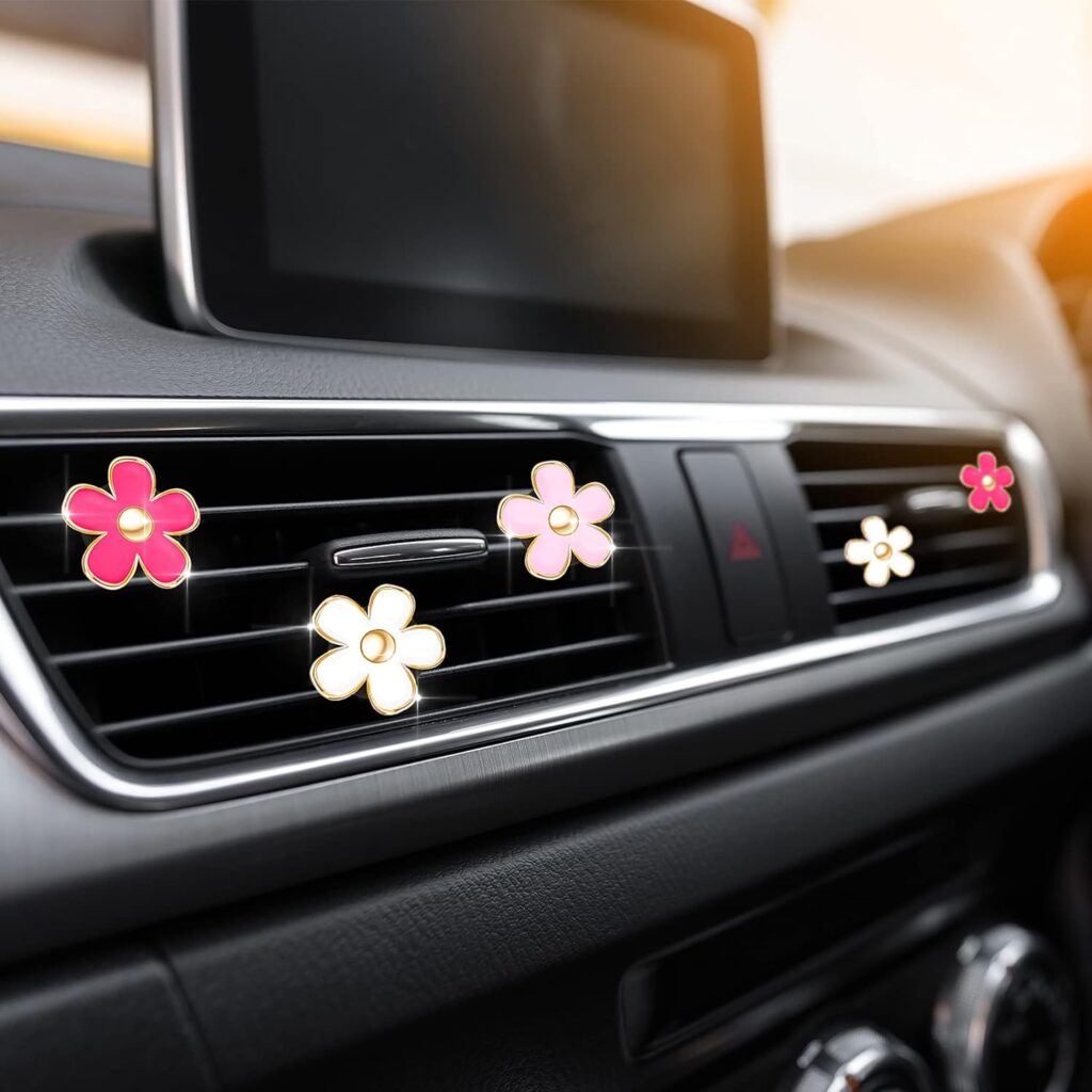 Daisy Flower Car Vent Clip: Charming car decoration.